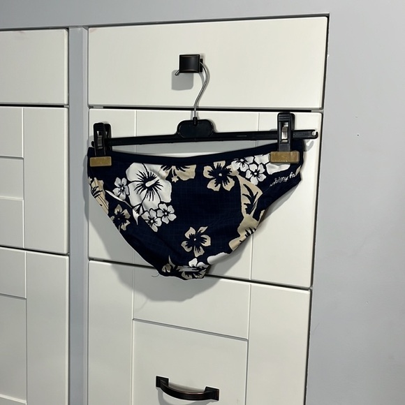 Tommy Hilfiger, small Junior swimwear Hawaiian pattern bottoms - Picture 2 of 3